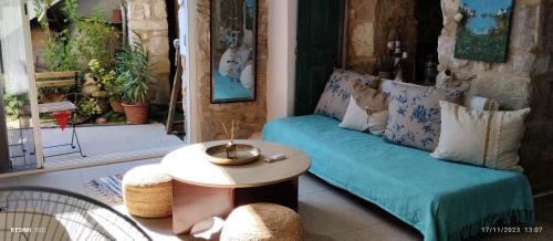 Plouti Maison | Gallery House Plouti