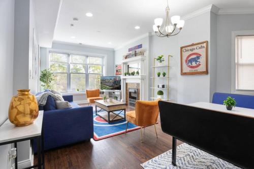 Wrigleyville Appartement | Game Day Getaway - 3BR in Vibrant Wrigleyville