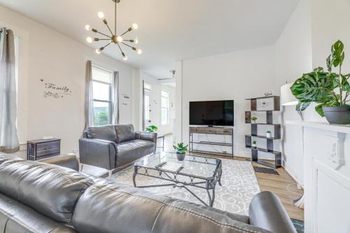 East Price Hill Maison | Game Days, Grubs and More Updated Cincinnati Home!