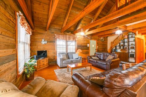 Springville Maison | Game Room and Decks Family Cabin in Springville!