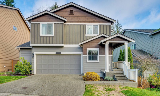 Tumwater Maison | Game Room & Deck: Family-Friendly Tumwater Gem