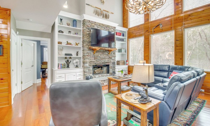 East Ellijay Maison | Game Room & Fire Pit: Riverfront Home in Ellijay!