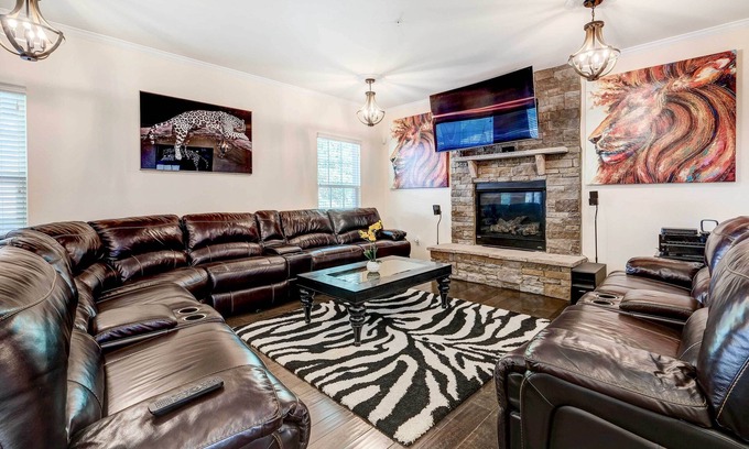 Washington Maison | Game Room + Gym: Downtown DC Home!
