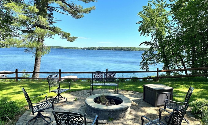 Amery Maison | Game Room! -Lakefront 5BRM - Huge Yard
