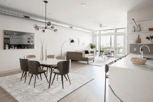 Jefferson Park Maison | Gameday Oasis - Private Balcony - Jefferson Park - Tesoro