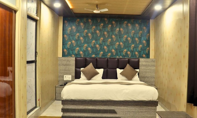 Allahabad Hôtel | GANGA RIVERFRONT ROOMS AND BANQUET