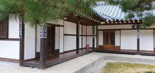 Gangneung Maison | Gangneung Wangsangoal Hanok Pension