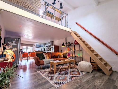 Le Dorat Appartement | Garage Number 9 Private Urban Loft Apartment with Jacuzzi in Le Dorat