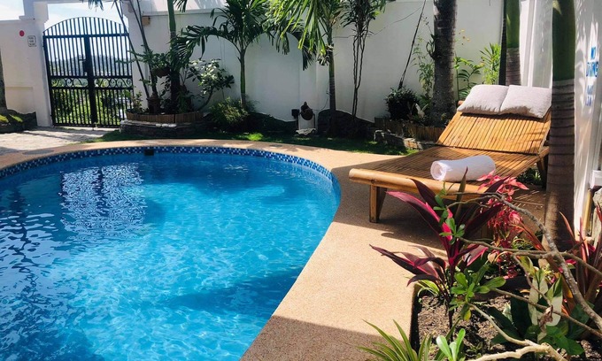 Puerto Galera Appartement | Garden and pool view apartment