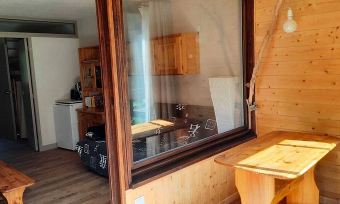 Ancelle Appartement | Garden apartment in the mountains. Quiet residence with green space.