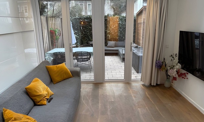 Schinkelbuurt Appartement | Garden apartment near Vondelpark