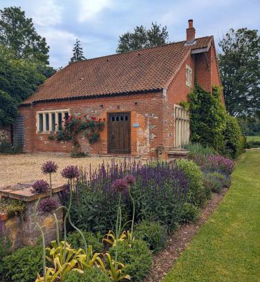 Brampton Maison | Garden Cottage 5 bedrooms set in 16 acres