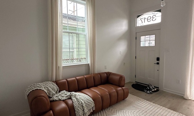East Riverside Maison | Garden District Hive in New Orleans with AC, WiFi