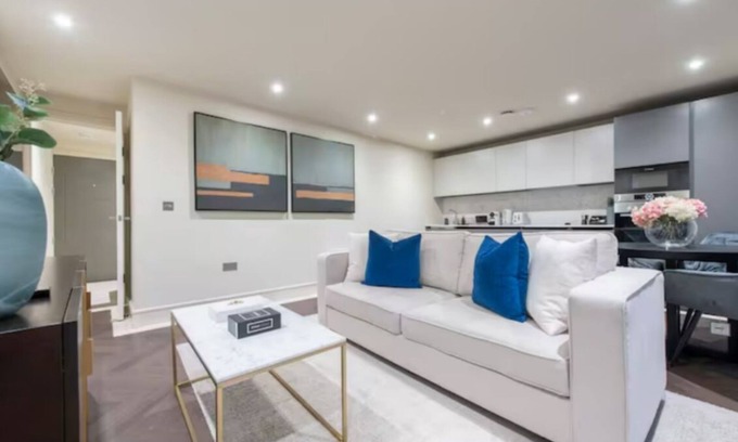Redbridge Appartement | Garden Haven: Luxe 1BR 1BA Chigwell Retreat