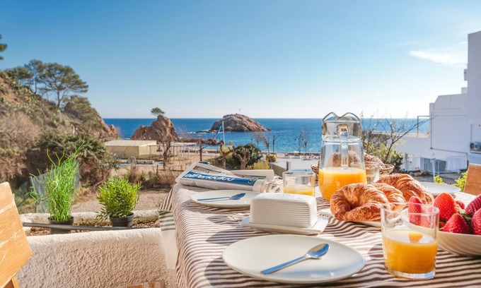 Tossa de Mar Appartement | GARDEN HOUSE IN FRONT OF THE BEACH