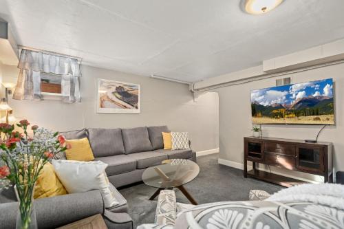 Old Town West Appartement | Garden Level Apt Mtn Ave - 8 min walk to Old Town!