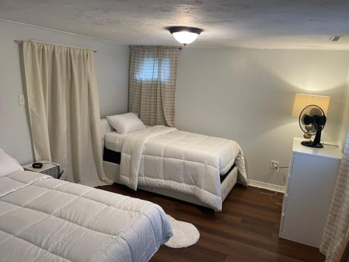 Brockton Appartement | Garden level one bedroom apartment