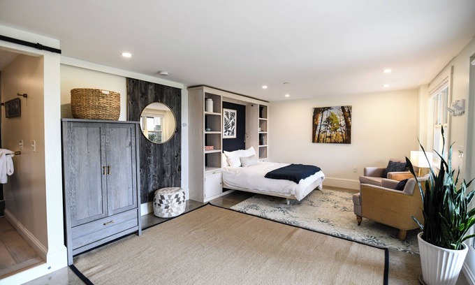 Kittery Appartement | Garden-Level Studio for 2 on the Harbor in Kittery, Maine!