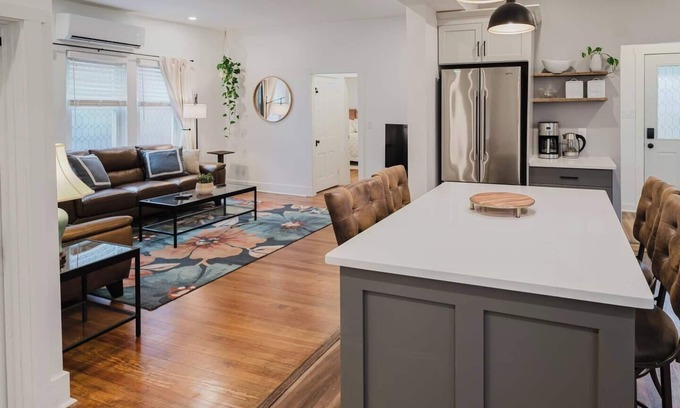 Lewisburg Appartement | Garden Retreat Steps from Downtown Lewisburg