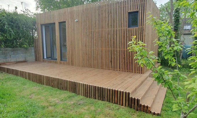 Ryes Cabine | Garden studio in the Normandy countryside, near the D-Day landing beaches.