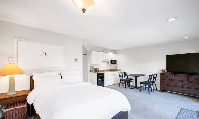 West Point Grey Maison | Garden Suite near Jericho Beach
