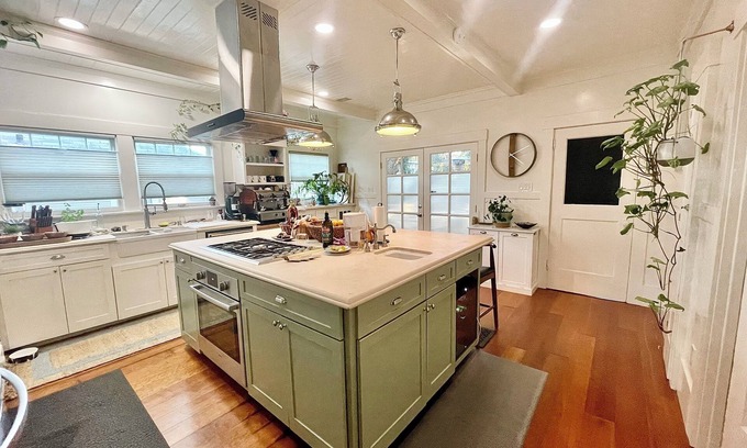 Vallejo Maison | Garden Suite: Private Deck, Saltwater Hot Tub & Fast Wi-Fi