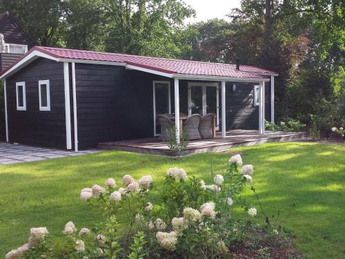Elst Chalet De Ski | Garden View chalet with terrace or conservatory near Amerongse Berg