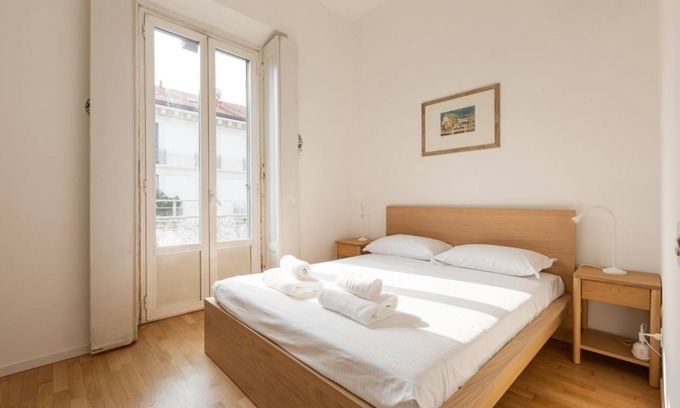 Zona Farini Appartement | Garibaldi & Isola District Functional Apartment