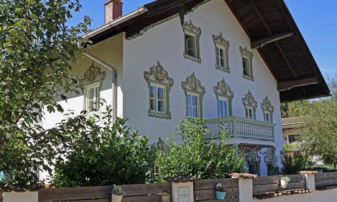Traunstein Appartement | Gartenglück - Vacances détendues dans un bâtiment historique