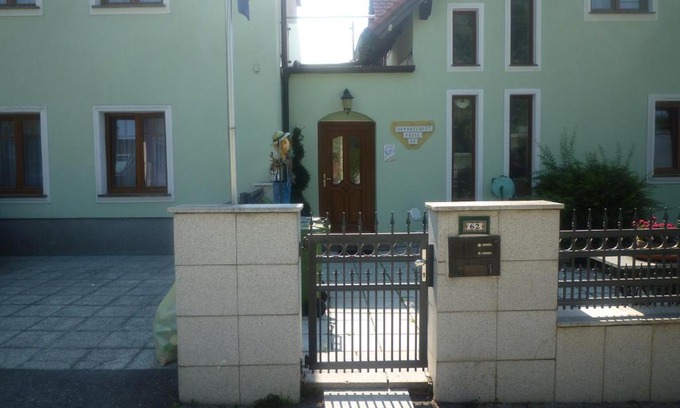 Hirschstetten Appartement | Gartenpension Prosl