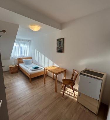 Oberdorla Maison | Gasthaus und Pension Halli-Galli