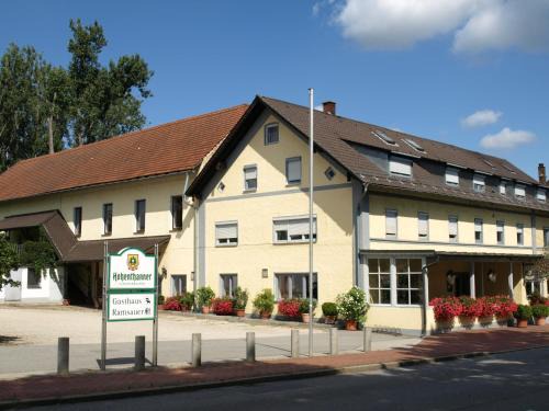 Neufahrn in Niederbayern Maison | Gasthof Ramsauer