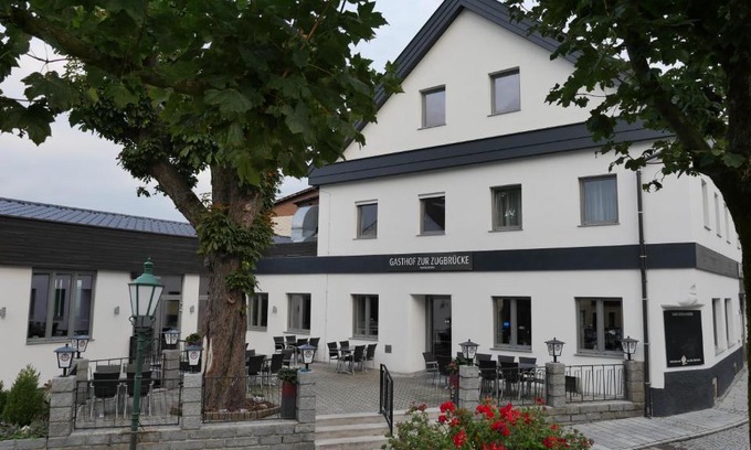 Bad Kreuzen Maison | Gasthof Schiefer Zur Zugbrücke
