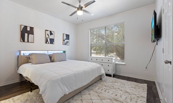 Dallas Copropriété | Gated Community Retreat Pool & Grill 10 Min to Downtown