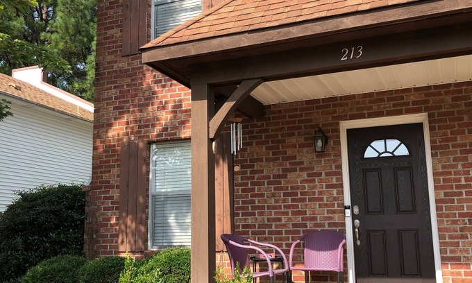 Oxford Copropriété | Gated Condo Community and Personal parking, Near campus, WIFI, Washer/Dryer
