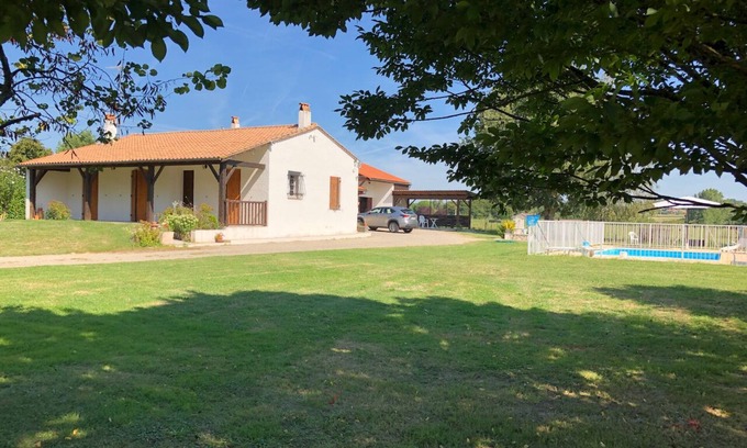 Roumagne Maison | Maison de famille clôturée avec piscine privative