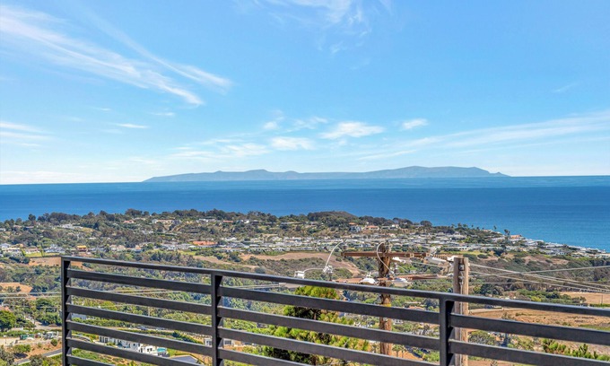 Western Malibu Maison | Gated Horizon Hills House with Pool & Jacuzzi