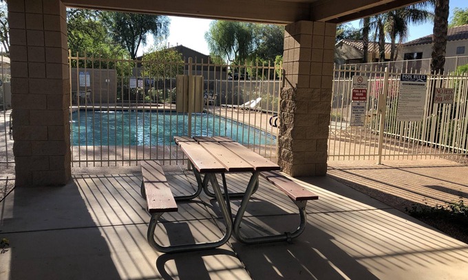 Superstition Springs Maison | Gated Resort Style Living Community avec piscine, terrains de golf et commerces à proximité