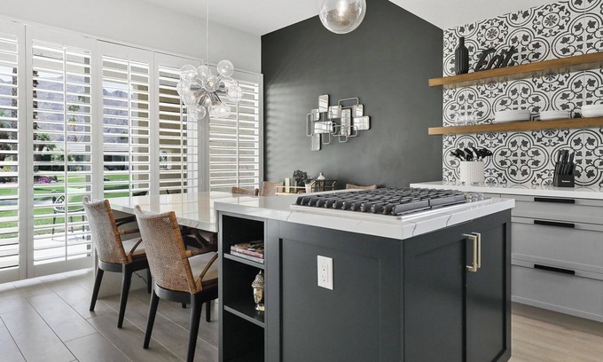 Indian Wells Copropriété | GATED, Spacious 2-bedroom condo in Indian Wells close to restaurants and more.