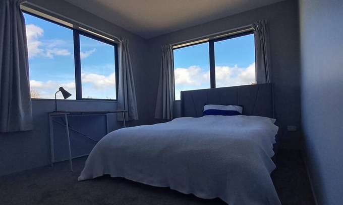 Manurewa Maison | Gateway to New Zealand BRAND NEW HOME Panoramic views & NEW playground