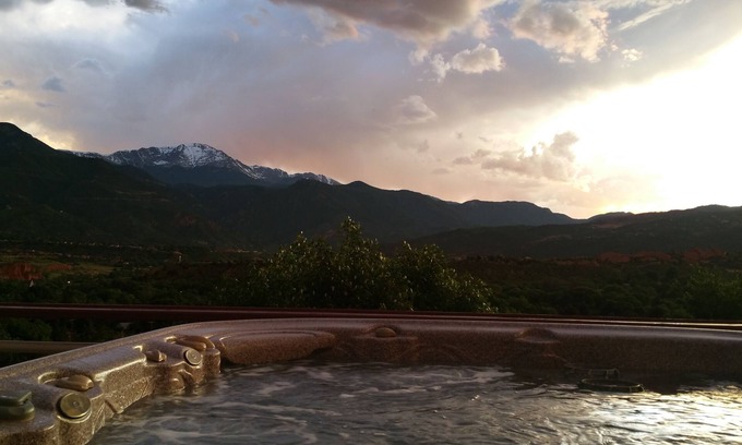 West Colorado Springs Maison | Gateway To Pikes Peak, Garden of the Gods, Manitou Springs, Old Colorado City