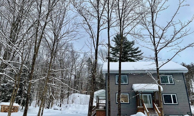 Potton Chalet De Ski | Gather minutes from Owl's Head and 30 min from Jay Peak