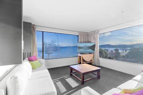 Taupo Maison | Gather Taupo - Lakefront Homes - Spa Pool
