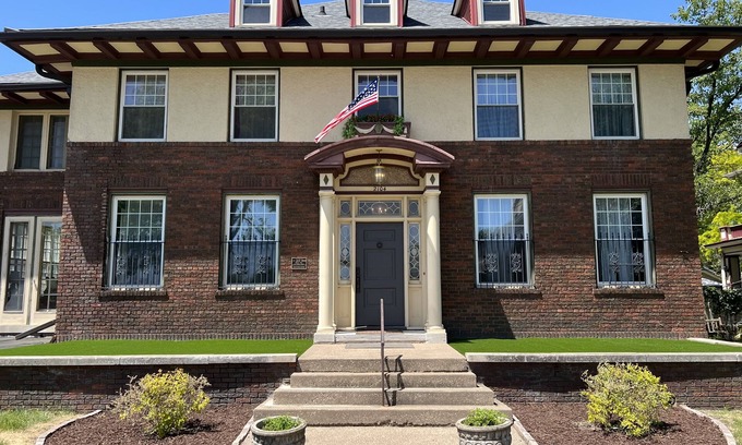 Davenport Maison | Gatsby charm with modern comforts! Historic home & neighborhood w large backyard