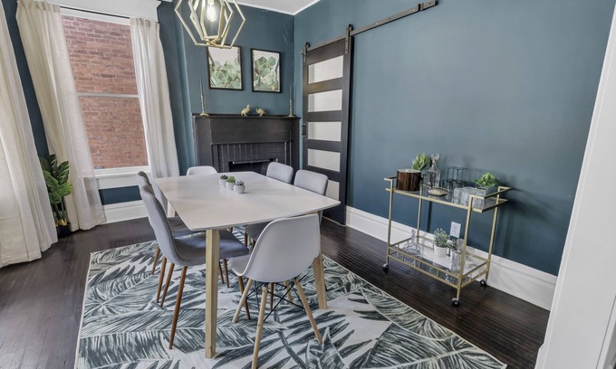 Livingston Park Maison | Gatsby vibes house in Old Oaks, close to everything