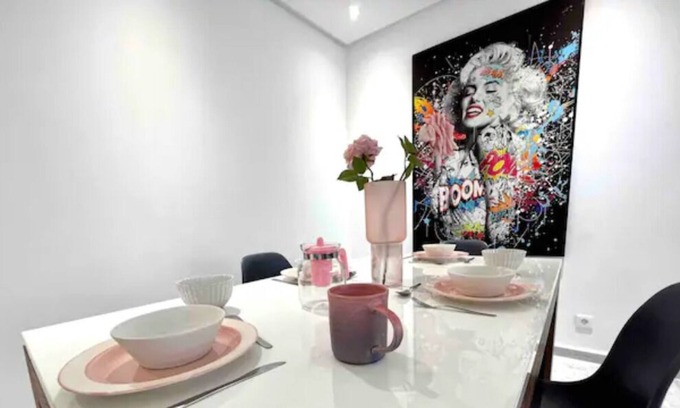 Gauthier Appartement | Gauthier Living 06-Colorful 2 Bedroom in the heart