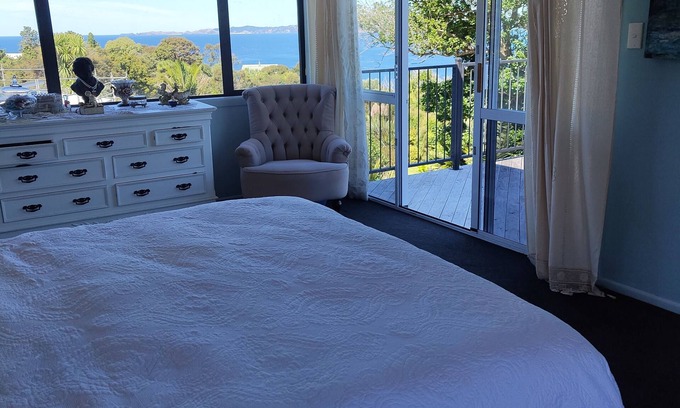 Tuateawa Maison | Gaze over the Pacific Ocean Listen to the birds..... relax