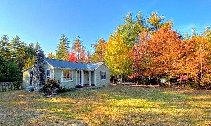 Easton Maison | GC Adorable home 20 minutes from CannonFranconia Notch Fire Pit wifi laundry Pet friendly