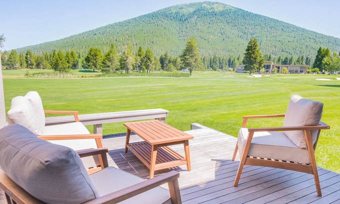 Black Butte Ranch Copropriété | GC094 | Classic and updated condo on the Big Meadow Golf course 18th Fairway.