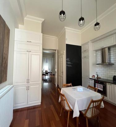Szentimrevaros Appartement | Gellert Square Family Residence - Premium Stay in Buda Side's Cultural Center